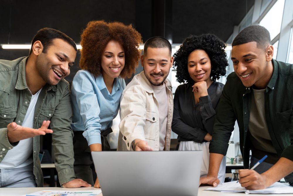 Equipe da Star Comércio trabalhando em soluções industriais